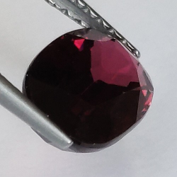 2.37ct Granato Rodolite Taglio Ovale