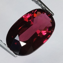 2.37ct Granato Rodolite Taglio Ovale