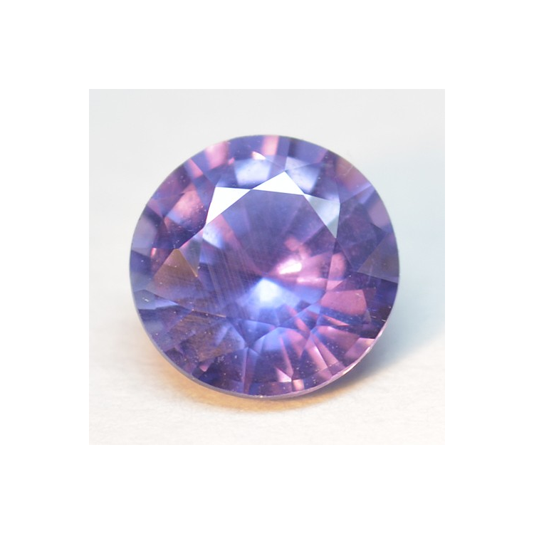 0.64ct Zafiro con Cambio de Color Talla Redonda