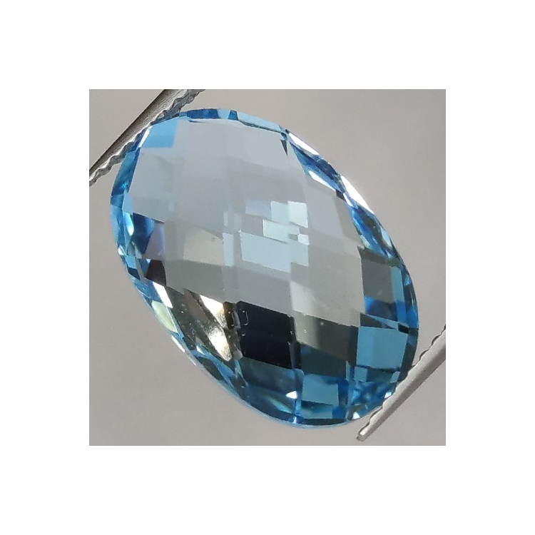 8.83ct Topazio Blu in Facetatto Ovale Doppia Scacchiera