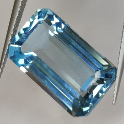 14.16ct Topaze Bleu Taille Émeraude