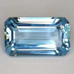 14.16ct Topacio Azul Talla Esmeralda