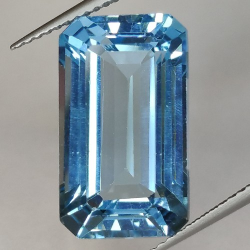 14.16ct Topaze Bleu Taille Émeraude