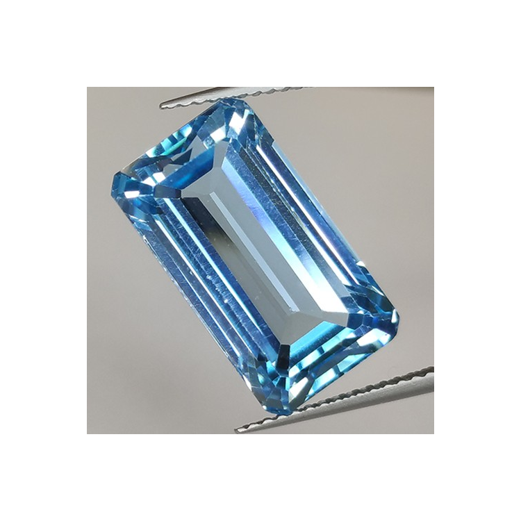 16.80ct Topaze Bleu Taille Émeraude