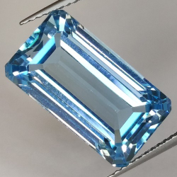 16.80ct Topazio Blu  in Facetatto Smeraldo