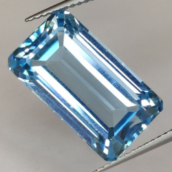 16.80ct Topaze Bleu Taille Émeraude