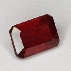 2,40ct Rubin smaragdschliff 8x5mm