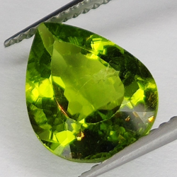 Gema de PERIDOTO VERDE en TALLA FANTASIA de 2.93ct. 11x9mm.