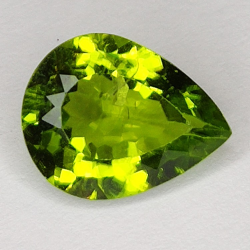 Gema de PERIDOTO VERDE en TALLA FANTASIA de 2.93ct. 11x9mm.