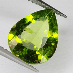 Gema de PERIDOTO VERDE en TALLA FANTASIA de 2.93ct. 11x9mm.