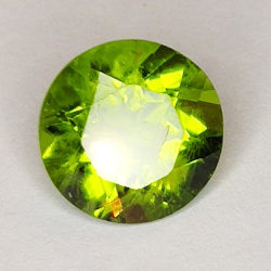 Gema de PERIDOTO VERDE en TALLA REDONDA de 3.72ct. 10x10mm.