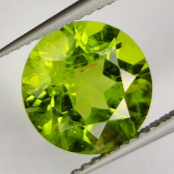 Gema de PERIDOTO VERDE en TALLA REDONDA de 3.72ct. 10x10mm.