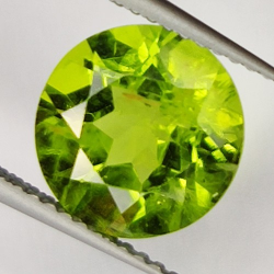 Gema de PERIDOTO VERDE en TALLA REDONDA de 3.72ct. 10x10mm.