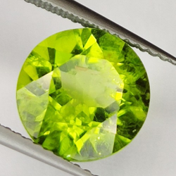 Gema de PERIDOTO VERDE en TALLA REDONDA de 3.72ct. 10x10mm.