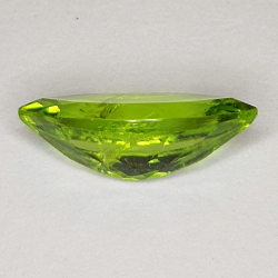 Gema de PERIDOTO VERDE en TALLA MARQUISA de 2.73ct. 12x6mm.