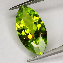 Gema de PERIDOTO VERDE en TALLA MARQUISA de 2.51ct. 13x6mm.