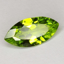 Gema de PERIDOTO VERDE en TALLA MARQUISA de 2.51ct. 13x6mm.