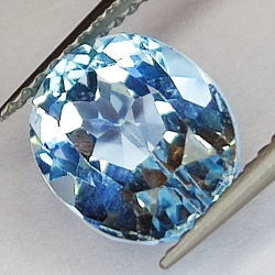 Gemas de TOPACIO AZUL en TALLA OVAL de 3.96ct. 8.1 X 10.0 mm.