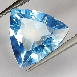 Gemas de TOPACIO AZUL en TALLA TRILLION de 3.54ct. 10.3 X 10.4 mm.