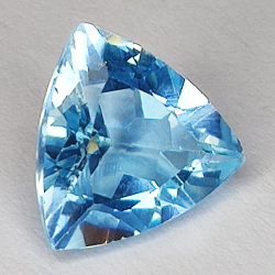 Gemas de TOPACIO AZUL en TALLA TRILLION de 3.54ct. 10.3 X 10.4 mm.