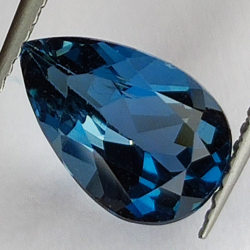 Gemas de TOPACIO AZUL en TALLA FANTASIA de 3.22ct. 7X10mm.