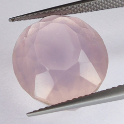 Gema de CUARZO ROSA en TALLA OVAL de 14.15ct. 16x13mm.