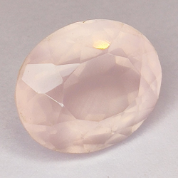 Gema de CUARZO ROSA en TALLA OVAL de 14.15ct. 16x13mm.