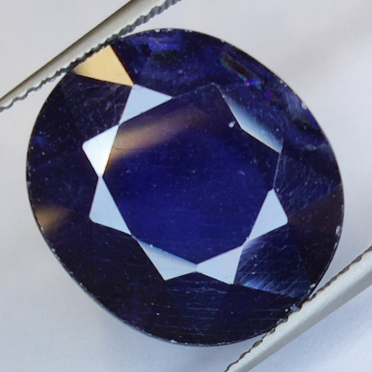 10.16ct Saphir Rempli de Verre Taille ovale 12.94x11.66mm