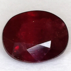 0.77ct Rubin Oval Schnitt