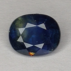 0,87 ct blauer Saphir im Ovalschliff 6,0 x 4,9 mm