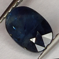 0,98 ct blauer Saphir im Ovalschliff 6,4 x 4,5 mm