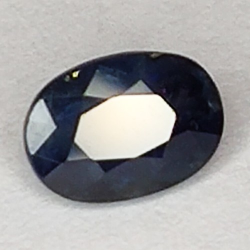 0,98 ct blauer Saphir im Ovalschliff 6,4 x 4,5 mm