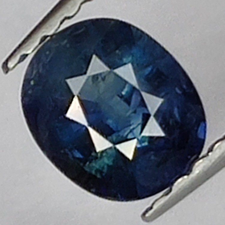 0,82 ct blauer Saphir im Ovalschliff 5,8 x 4,9 mm