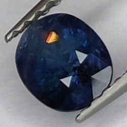 0,82 ct blauer Saphir im Ovalschliff 5,8 x 4,9 mm