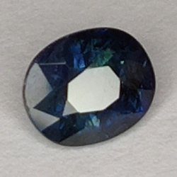 0,82 ct blauer Saphir im Ovalschliff 5,8 x 4,9 mm