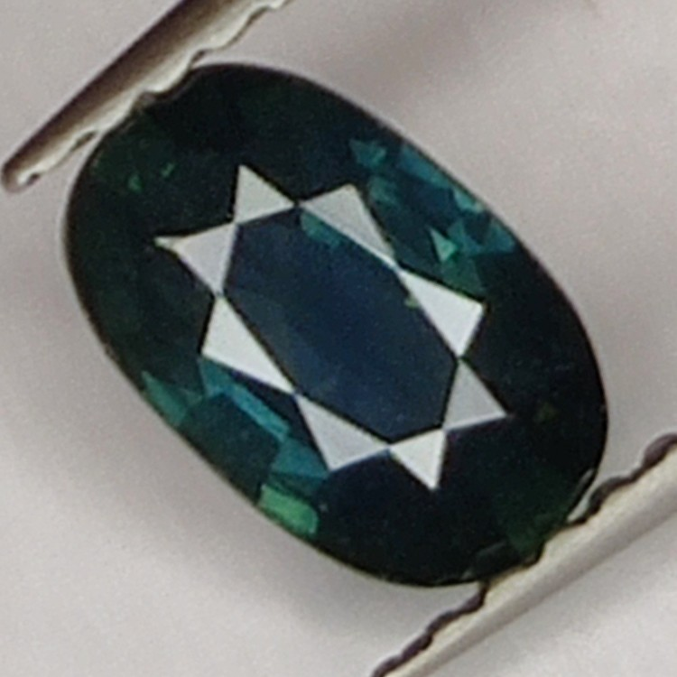 0,91 ct blauer Saphir, Ovalschliff 7,0 x 4,5 mm