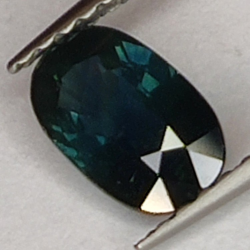 Saphir bleu 0,91 ct, taille ovale 7,0x4,5 mm