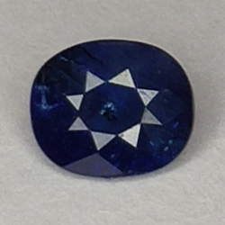 0.75ct. Zafiro talla oval 5.82x4.88mm