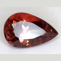 Tormalina rossa da 4,66 ct taglio a pera 13,72 x 8,82 mm