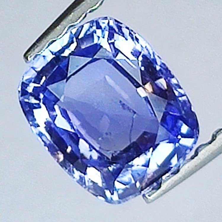 1.10ct Zaffiro Faccettato Cuscino