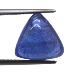 Cabochon di tanzanite a taglio triangolare da 7,64 ct, 11,46x12,13 mm