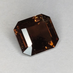 2.74ct Saphir Brun Taille Émeraude