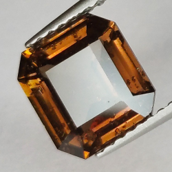 2.74ct Saphir Brun Taille Émeraude