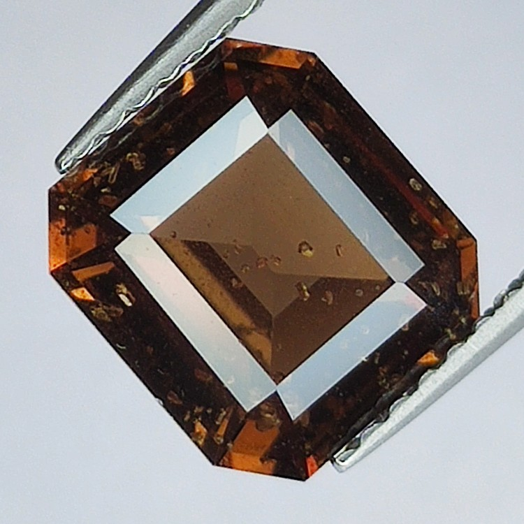 2.74ct Saphir Brun Taille Émeraude