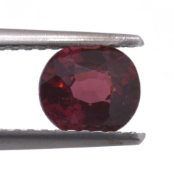 1,21ct.Rhodolite Garnet Oval Cut