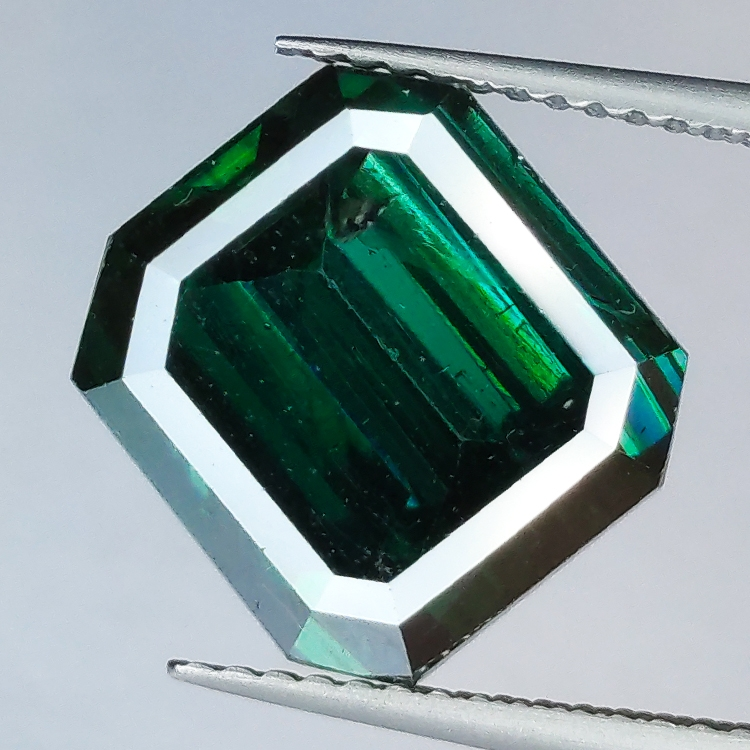 6,95 ct grüner Moissanit im Smaragdschliff, 11,55 x 10,67 mm