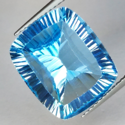 Taille coussin de 11,96 ct en topaze bleue millénaire