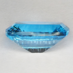 Taille coussin de 11,96 ct en topaze bleue millénaire