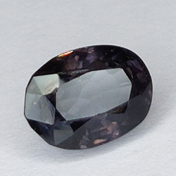 2.00ct Espinela Morado talla oval 9x6mm