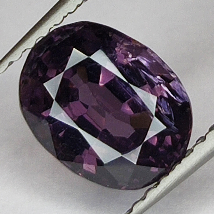 2.15ct Espinela Morado talla oval 9x7mm